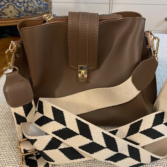 Set of two Ivy and Taylor small crossbody purses - Picture 2 of 5